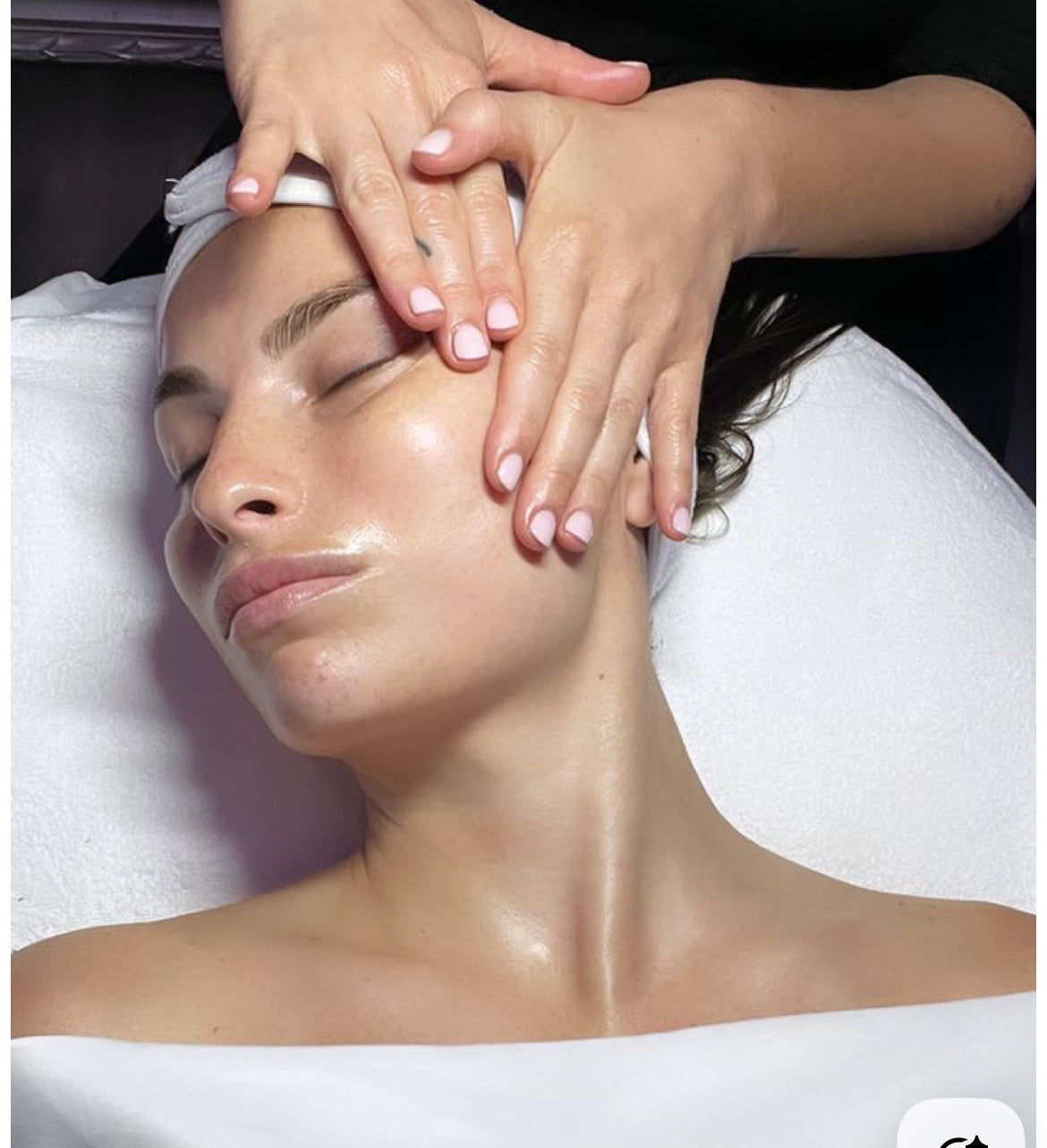 Seniya’s Massage Facial